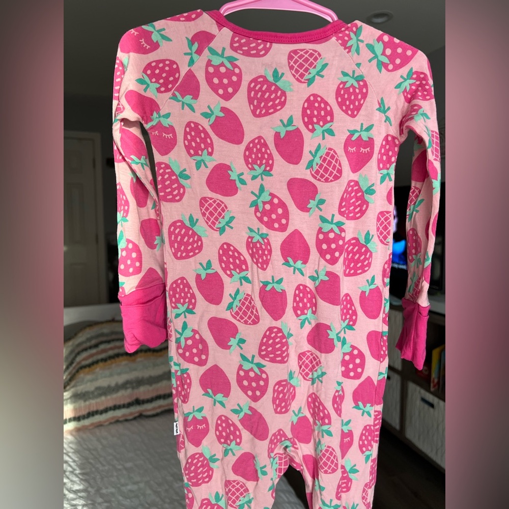 Little Sleepies Sweet Strawberries Zippy Pajamas Size 12-18 Months GUC - Picture 6 of 9